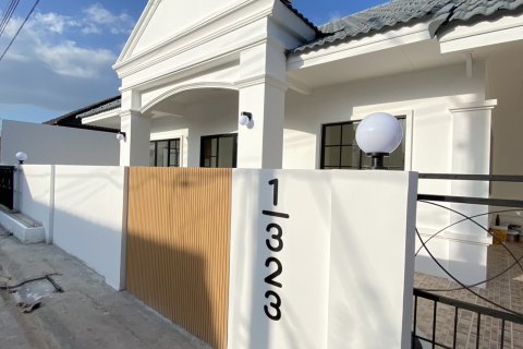 Chalet de 3 dormitorios en Pattaya, Tailandia № 159911 - foto 3
