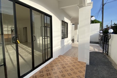Chalet de 3 dormitorios en Pattaya, Tailandia № 159911 - foto 8