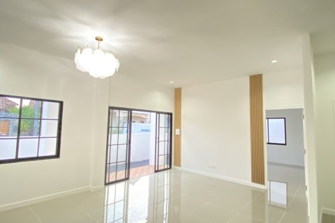 Chalet de 3 dormitorios en Pattaya, Tailandia № 159911 - foto 15