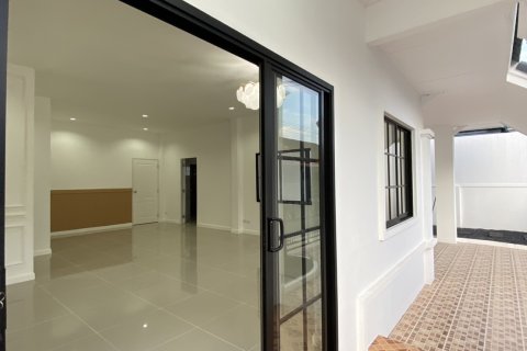 Chalet de 3 dormitorios en Pattaya, Tailandia № 159911 - foto 10