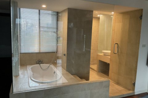 Condo in Watthana, Bangkok, Thailand, 3 bedrooms № 139014 - photo 4