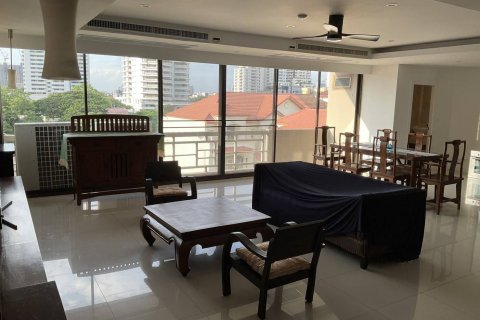 Condo in Watthana, Bangkok, Thailand, 3 bedrooms № 139014 - photo 3