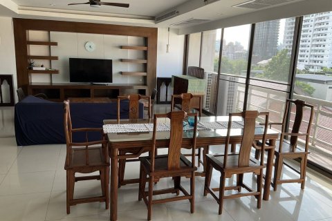 Condo in Watthana, Bangkok, Thailand, 3 bedrooms № 139014 - photo 6
