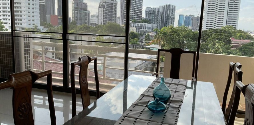Condo in Watthana, Bangkok, Thailand, 3 bedrooms № 139014