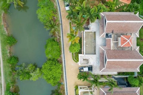 Chalet de 4 dormitorios en Phuket, Tailandia № 135305 - foto 7