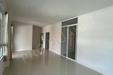 Chalet de 3 dormitorios en Hua Hin, Tailandia № 194871 - foto 4