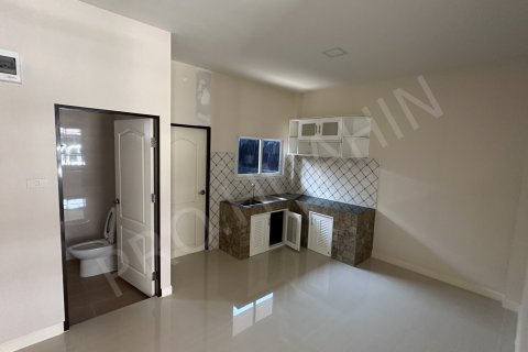 Chalet de 3 dormitorios en Hua Hin, Tailandia № 194871 - foto 3