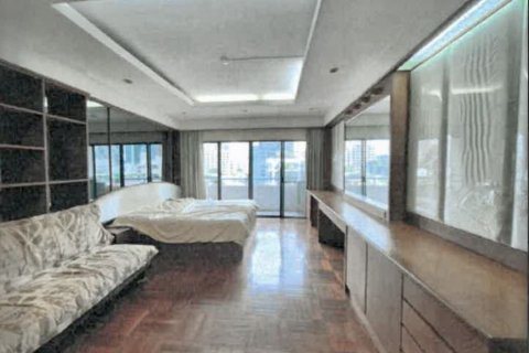Studio in the Condo in Phaya Thai, Bangkok, Thailand  № 169399