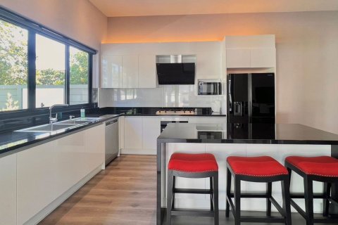 Chalet de 4 dormitorios en Chiang Mai, Tailandia № 146592 - foto 4