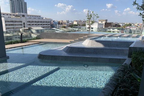 Condo à Bang Kapi, Bangkok, Thaïlande, 2 chambres  № 161155