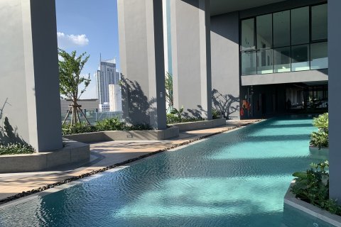 Condominio de 2 dormitorios en Bang Kapi, Bangkok, Tailandia № 161155 - foto 12