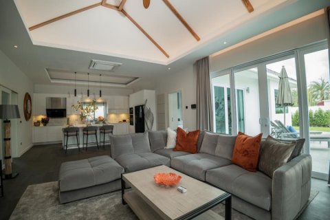 Chalet de 3 dormitorios en Hua Hin, Tailandia № 168429 - foto 3