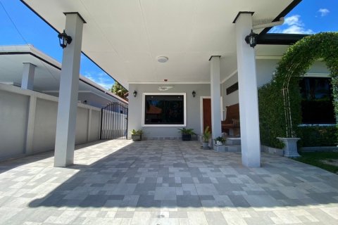 Chalet de 3 dormitorios en Hua Hin, Tailandia № 168431 - foto 20