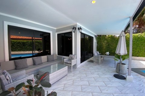 Chalet de 3 dormitorios en Hua Hin, Tailandia № 168431 - foto 3