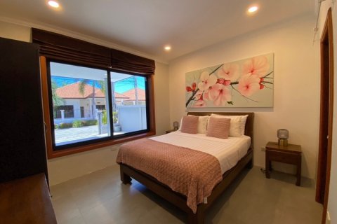 Chalet de 3 dormitorios en Hua Hin, Tailandia № 168431 - foto 15