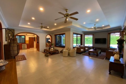 Chalet de 3 dormitorios en Hua Hin, Tailandia № 168431 - foto 4