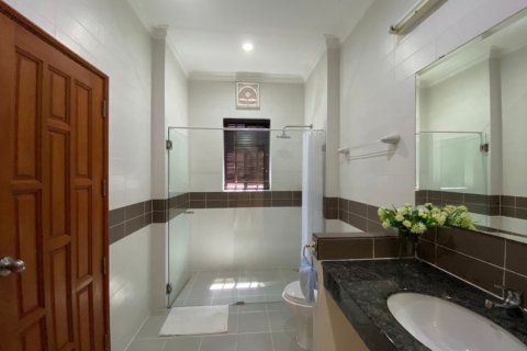 Chalet de 3 dormitorios en Hua Hin, Tailandia № 168431 - foto 18