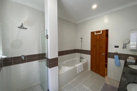 Chalet de 3 dormitorios en Hua Hin, Tailandia № 168431 - foto 14