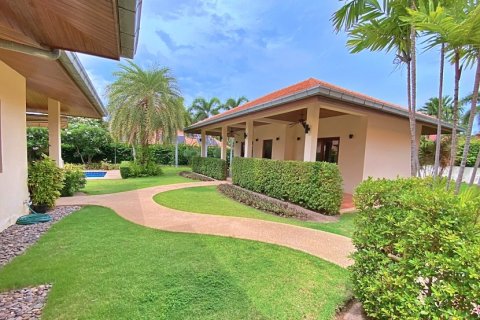 Chalet de 5 dormitorios en Hua Hin, Tailandia № 168428 - foto 21