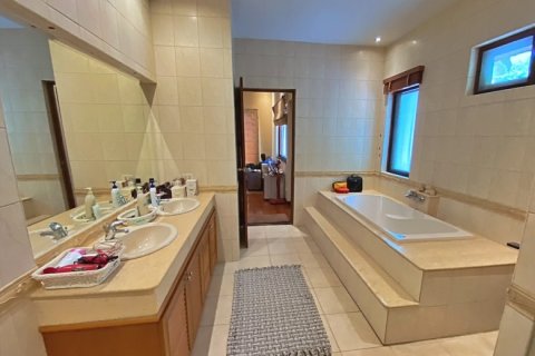 Chalet de 5 dormitorios en Hua Hin, Tailandia № 168428 - foto 15