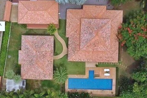 Chalet de 5 dormitorios en Hua Hin, Tailandia № 168428 - foto 28