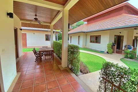 Chalet de 5 dormitorios en Hua Hin, Tailandia № 168428 - foto 17