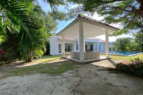 Chalet de 3 dormitorios en Hua Hin, Tailandia № 205658 - foto 6