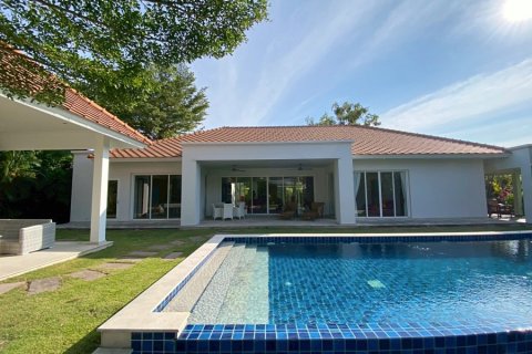 Chalet de 3 dormitorios en Hua Hin, Tailandia № 205658 - foto 3