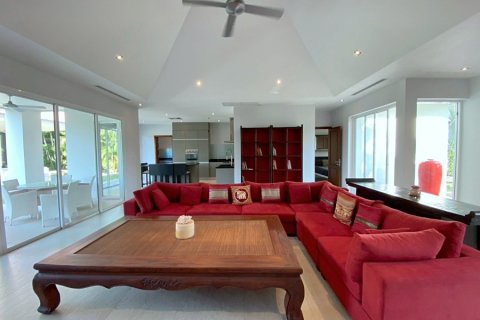 Chalet de 3 dormitorios en Hua Hin, Tailandia № 205658 - foto 17