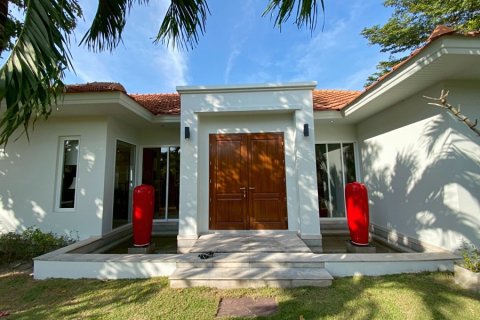 Chalet de 3 dormitorios en Hua Hin, Tailandia № 205658 - foto 9