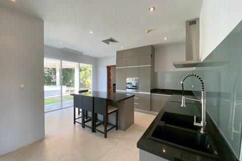 Chalet de 3 dormitorios en Hua Hin, Tailandia № 205658 - foto 15