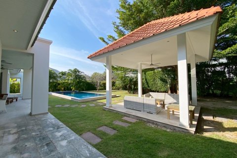 Chalet de 3 dormitorios en Hua Hin, Tailandia № 205658 - foto 8