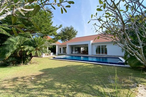 Chalet de 3 dormitorios en Hua Hin, Tailandia № 205658 - foto 2