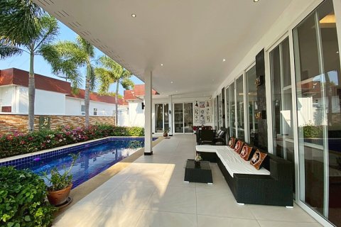Chalet de 3 dormitorios en Hua Hin, Tailandia № 205655 - foto 11