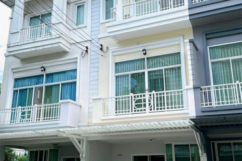Adosado de 3 dormitorios en Bangkok, Tailandia № 189657 - foto 9