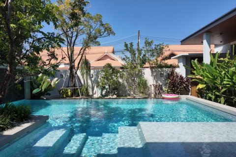 Chalet de 3 dormitorios en Pattaya, Tailandia № 164041 - foto 3
