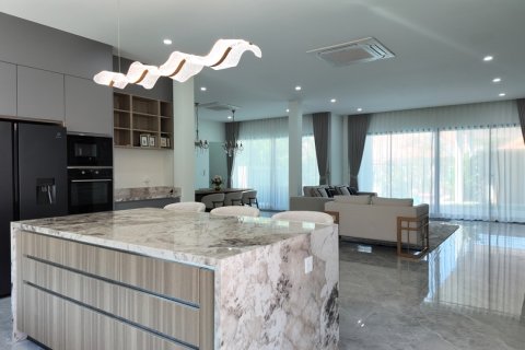 Chalet de 3 dormitorios en Pattaya, Tailandia № 164041 - foto 15