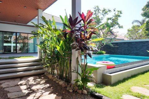 Chalet de 3 dormitorios en Pattaya, Tailandia № 164041 - foto 6