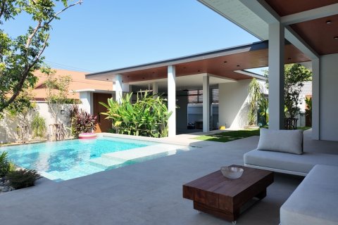 Chalet de 3 dormitorios en Pattaya, Tailandia № 164041 - foto 2