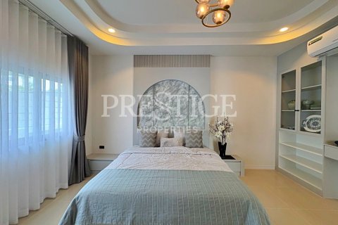 Casa de 3 dormitorios en Pattaya, Tailandia № 220700 - foto 14
