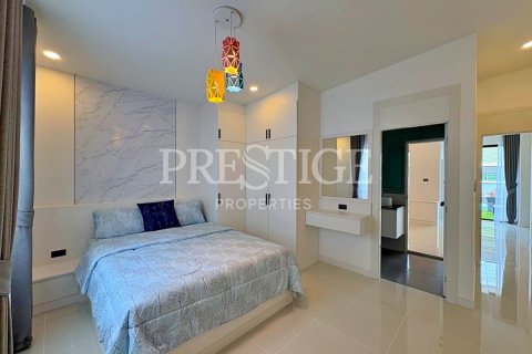 Casa de 3 dormitorios en Pattaya, Tailandia № 220700 - foto 17