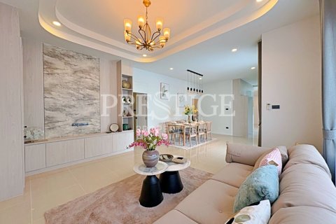 Casa de 3 dormitorios en Pattaya, Tailandia № 220700 - foto 3