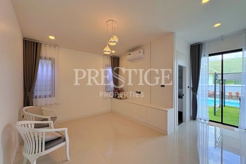 Casa de 3 dormitorios en Pattaya, Tailandia № 220700 - foto 12