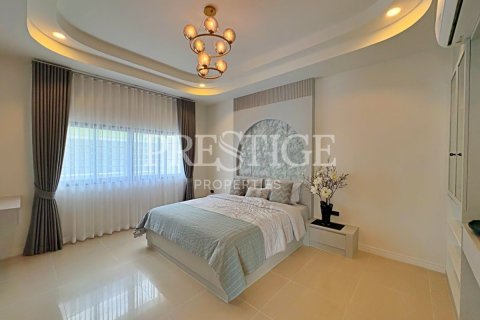 Casa de 3 dormitorios en Pattaya, Tailandia № 220700 - foto 13