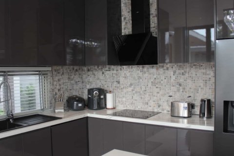Chalet de 3 dormitorios en Phuket, Tailandia № 166262 - foto 11