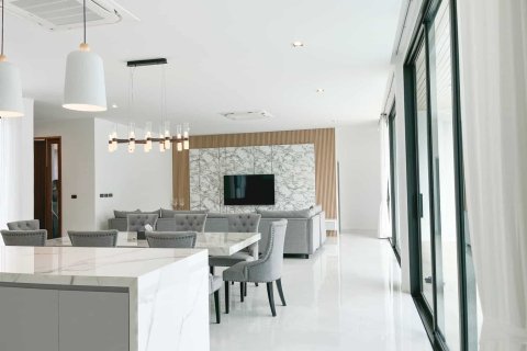 Chalet de 4 dormitorios en Phuket, Tailandia № 166261 - foto 16