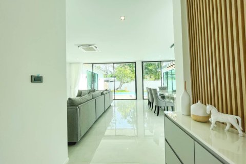 Chalet de 4 dormitorios en Phuket, Tailandia № 166261 - foto 22