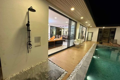 Chalet de 4 dormitorios en Phuket, Tailandia № 166260 - foto 11