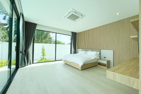 Chalet de 4 dormitorios en Phuket, Tailandia № 166260 - foto 20