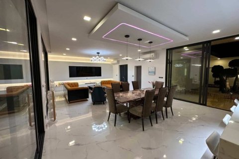 Chalet de 4 dormitorios en Phuket, Tailandia № 166260 - foto 26